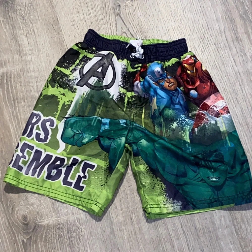 6/7 boys swim marvel / avengers